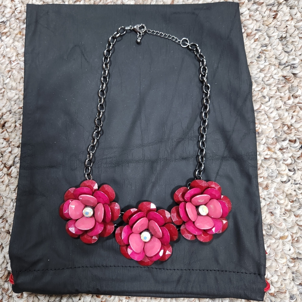 Elegant Floral Necklace with Pink Accents
